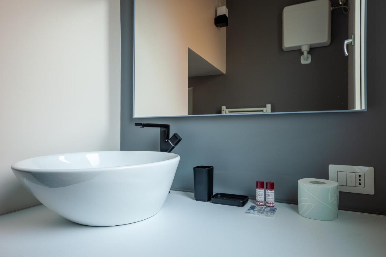 Renovated Apartment In Milan City Center - Commenda 21 ภายนอก รูปภาพ